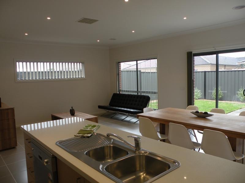 2/30 Benetti Drive, Lara VIC 3212