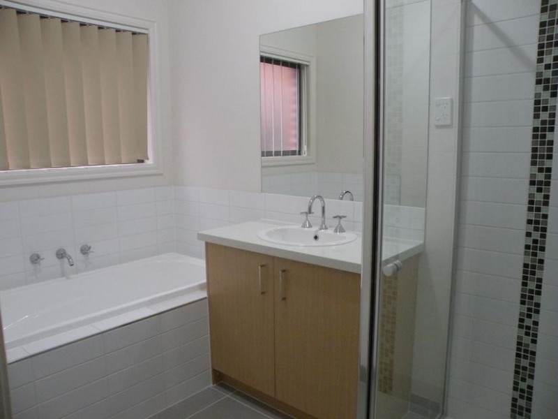 2/30 Benetti Drive, Lara VIC 3212