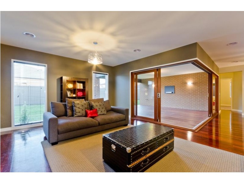 8 Mathieson Place, Lara VIC 3212