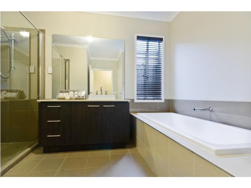 8 Mathieson Place, Lara VIC 3212