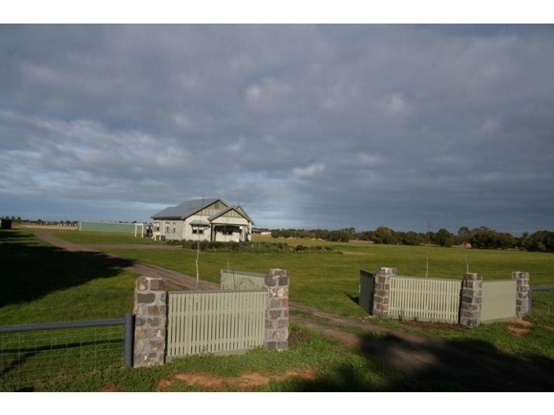 90 Bates Rd, Little River VIC 3211