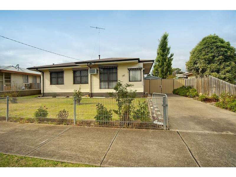 18 Gardenia Grove, Norlane VIC 3214