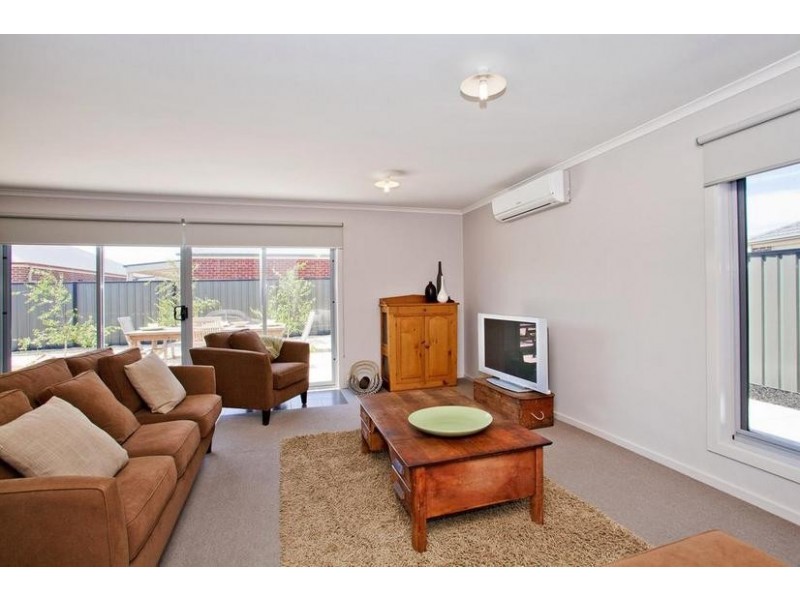 8 Raymond George Place, Lara VIC 3212