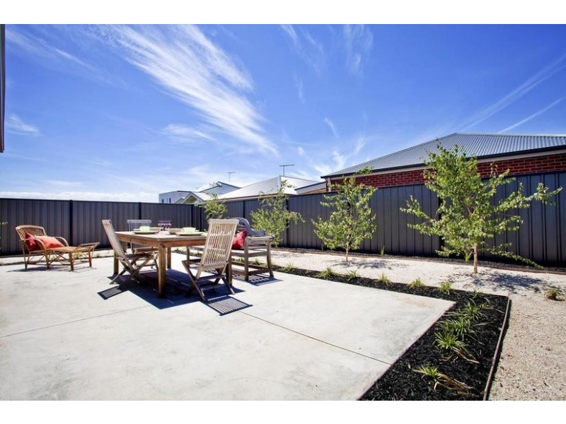 8 Raymond George Place, Lara VIC 3212