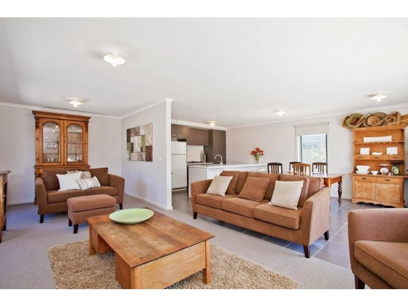 8 Raymond George Place, Lara VIC 3212