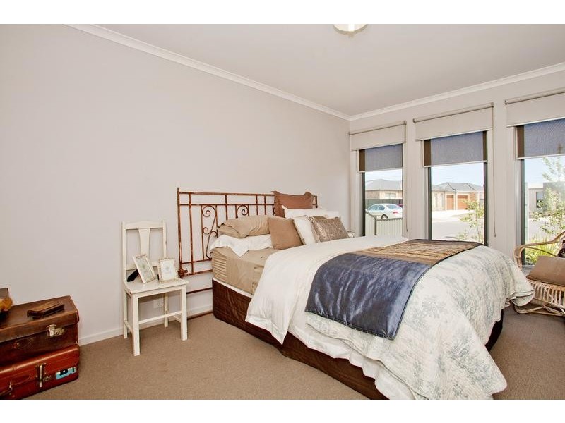 8 Raymond George Place, Lara VIC 3212