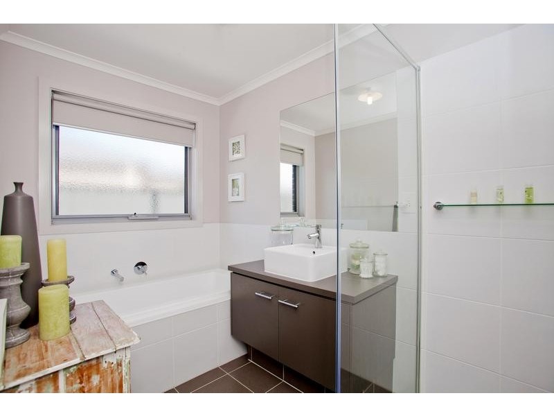 8 Raymond George Place, Lara VIC 3212