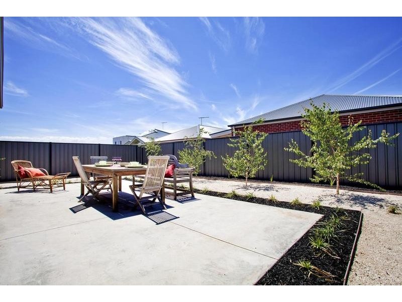 8 Raymond George Place, Lara VIC 3212