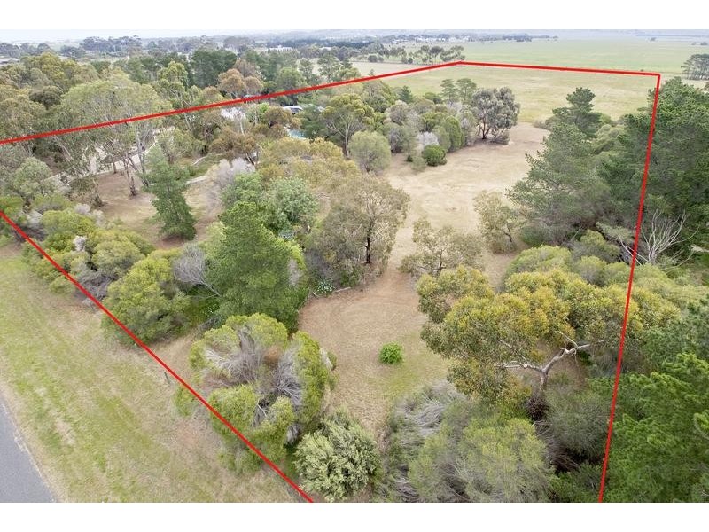 35 Manzeene Ave, Lara VIC 3212