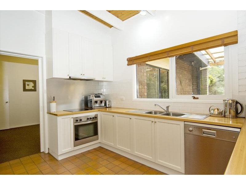 35 Manzeene Ave, Lara VIC 3212