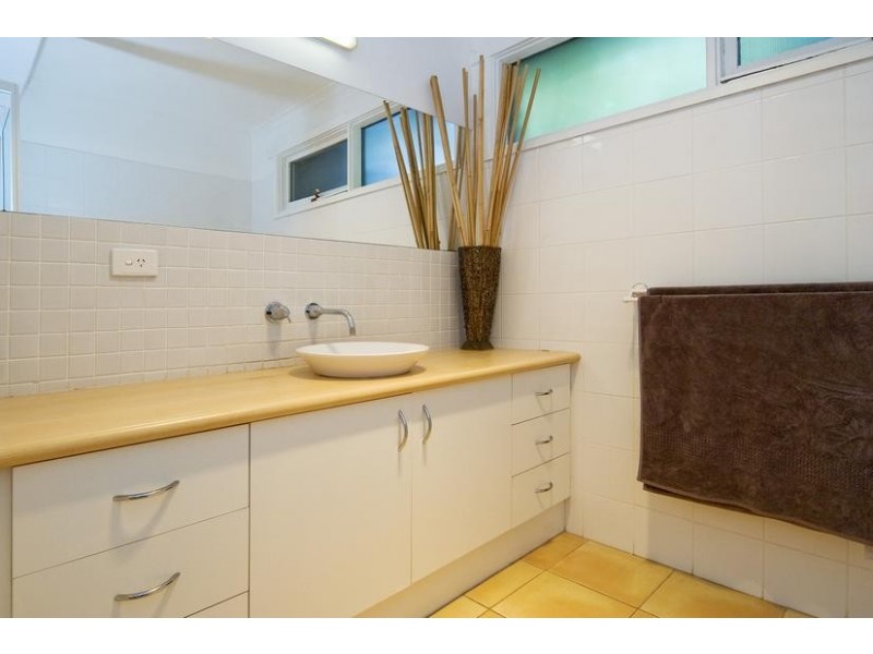 35 Manzeene Ave, Lara VIC 3212