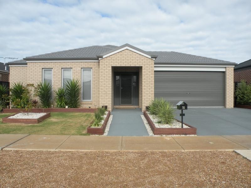 15 Raymond George Place, Lara VIC 3212