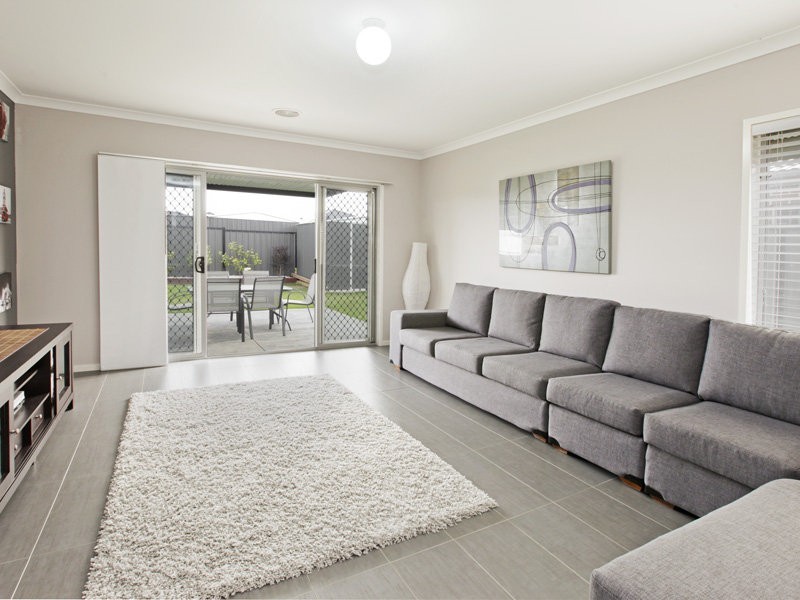 15 Raymond George Place, Lara VIC 3212