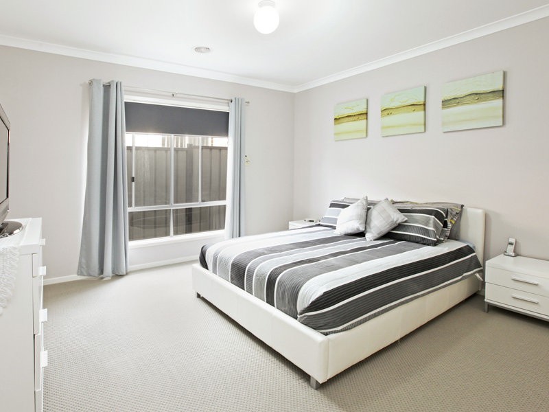 15 Raymond George Place, Lara VIC 3212