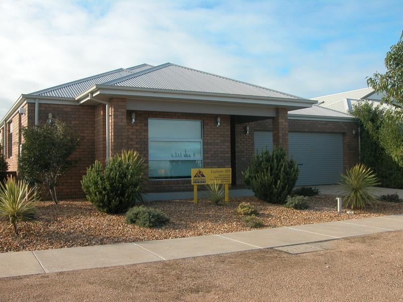 104 Eastlake Boulevarde, Lara VIC 3212