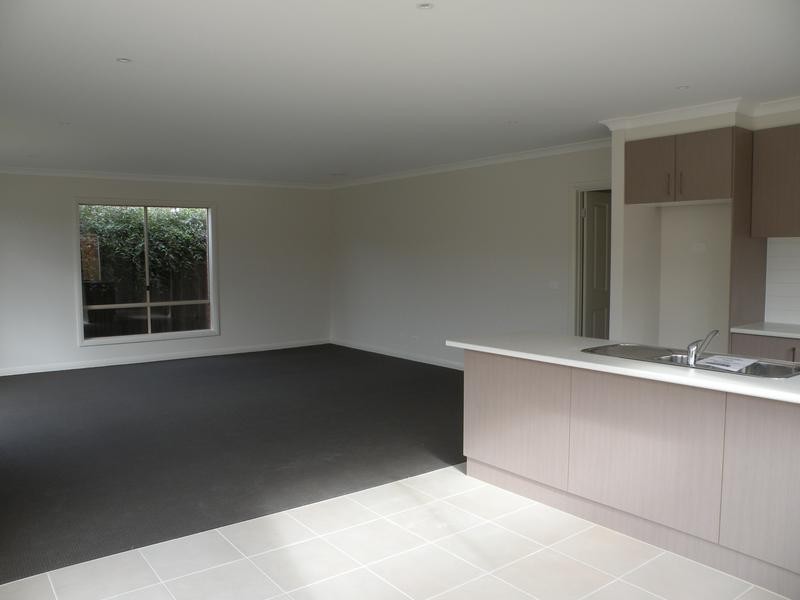 2 /110 Flinders Avenue, Lara VIC 3212