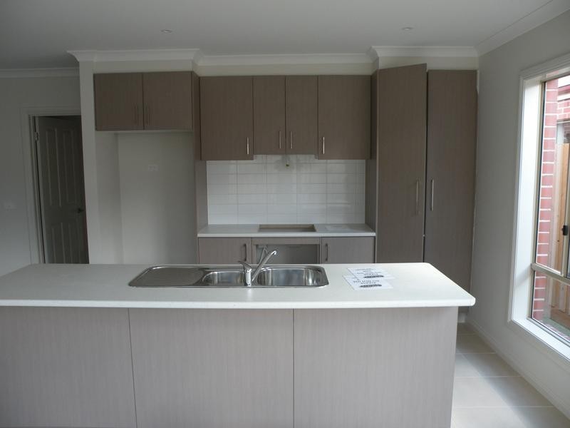 2 /110 Flinders Avenue, Lara VIC 3212