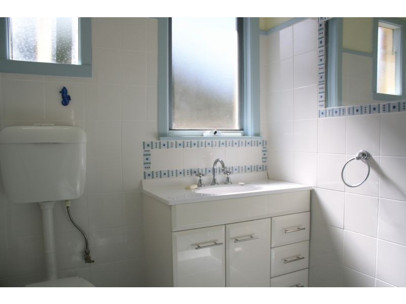 2/1 Breguet St, Manifold Heights VIC 3218