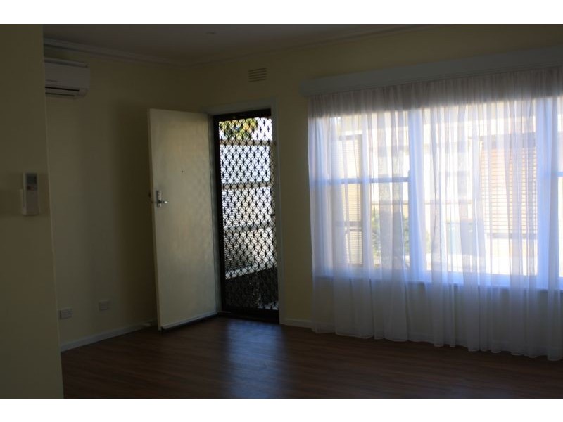 2/1 Breguet St, Manifold Heights VIC 3218