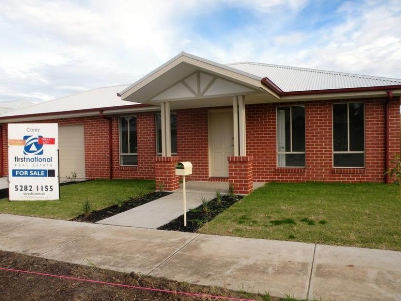 2/110 Flinders Avenue, Lara VIC 3212