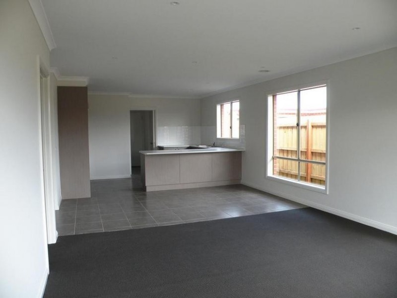 2/110 Flinders Avenue, Lara VIC 3212