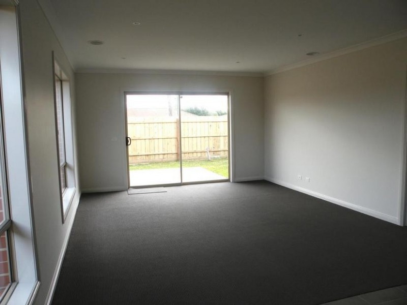 2/110 Flinders Avenue, Lara VIC 3212