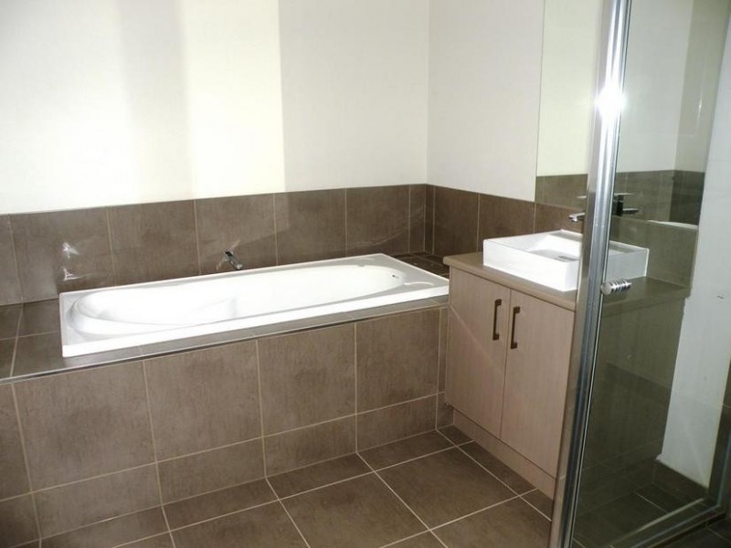 2/110 Flinders Avenue, Lara VIC 3212