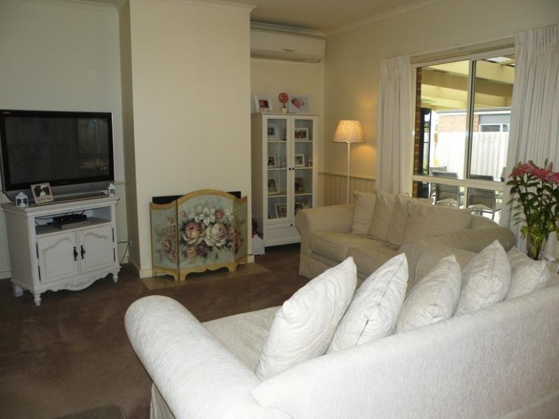 27 Citius close, Lara VIC 3212