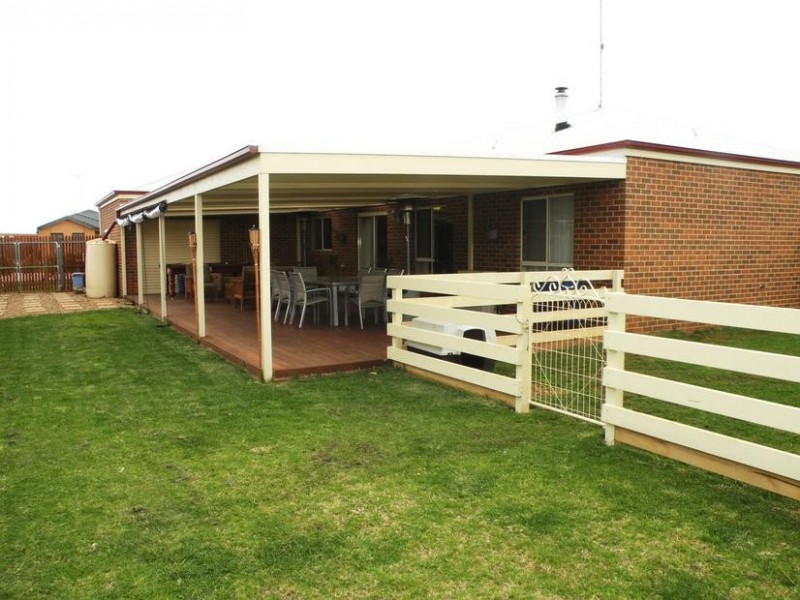 27 Citius close, Lara VIC 3212