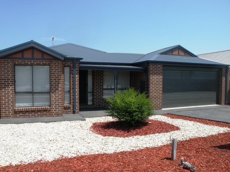 13 Canopus Crescent, Lara VIC 3212