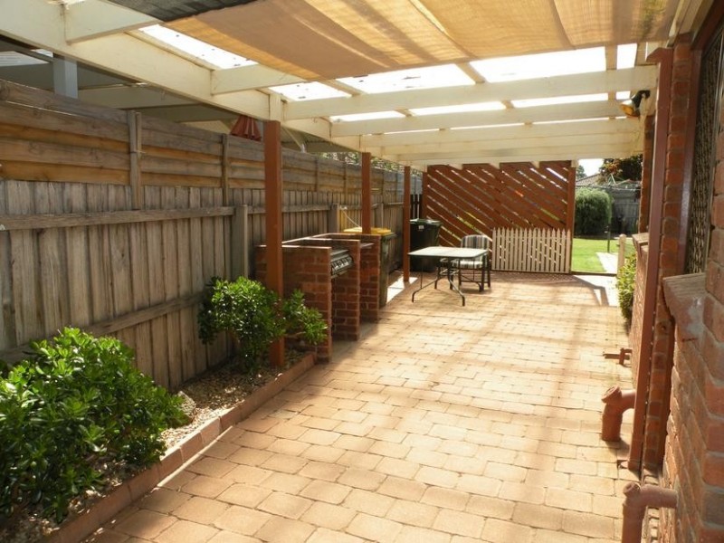 9 Henderson Drive, Lara VIC 3212