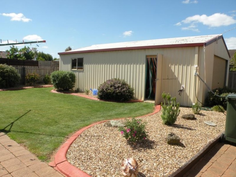 9 Henderson Drive, Lara VIC 3212