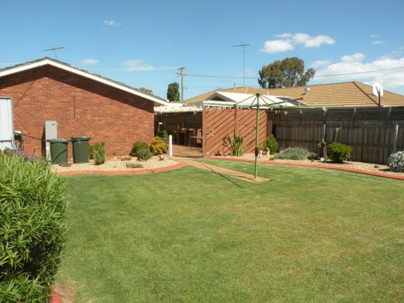 9 Henderson Drive, Lara VIC 3212