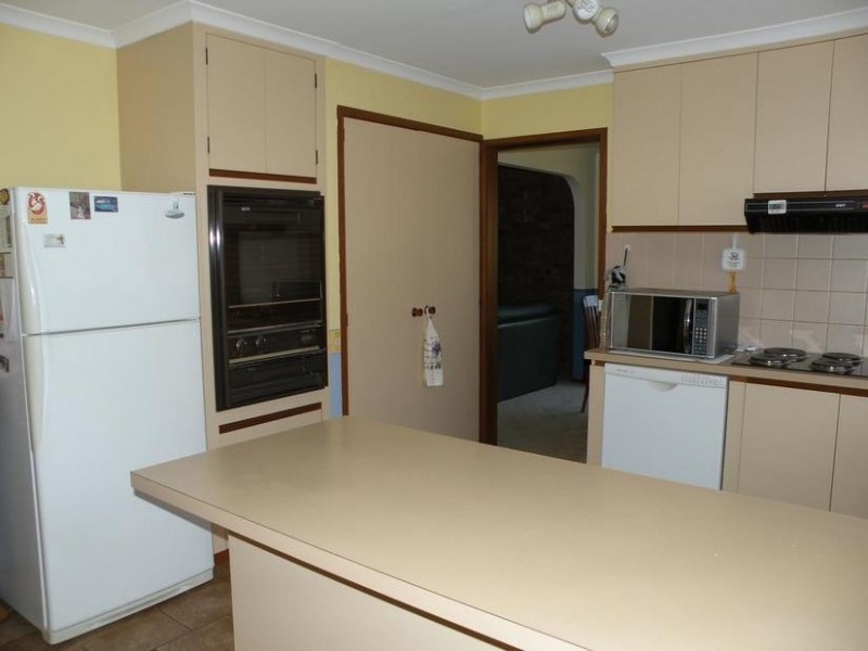 9 Henderson Drive, Lara VIC 3212