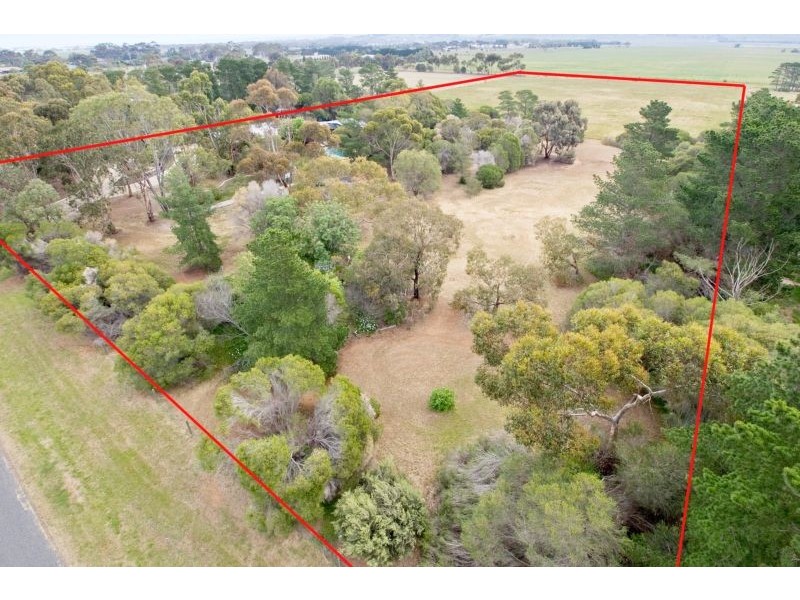 35 Manzeene Ave, Lara VIC 3212