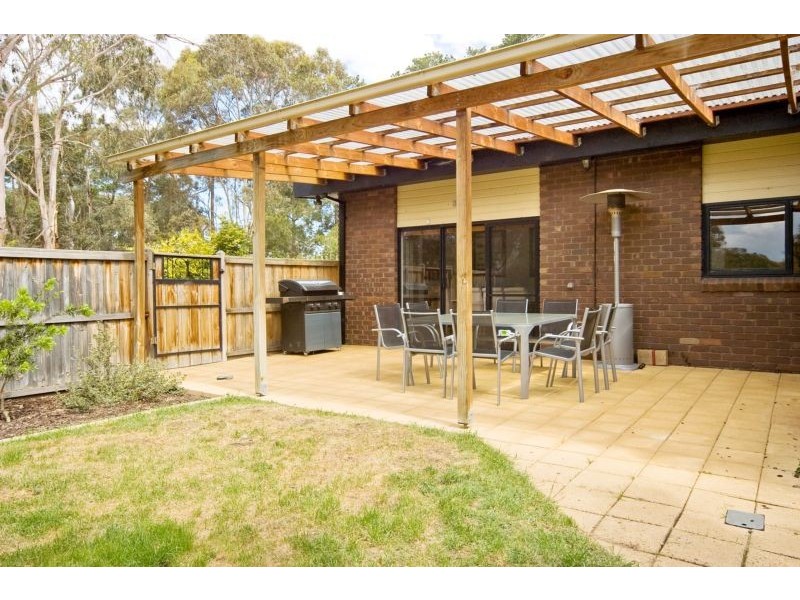 35 Manzeene Ave, Lara VIC 3212