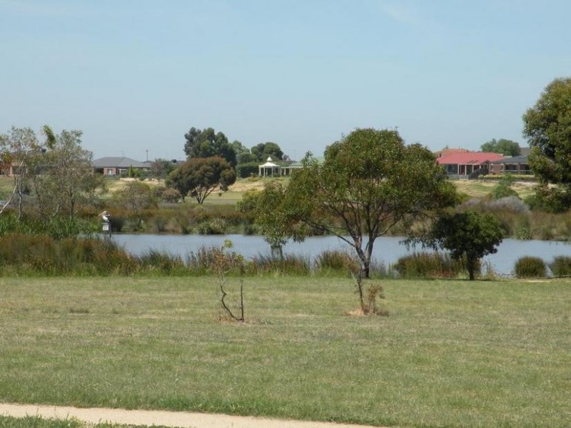 25 Lakeside Blvd, Lara VIC 3212