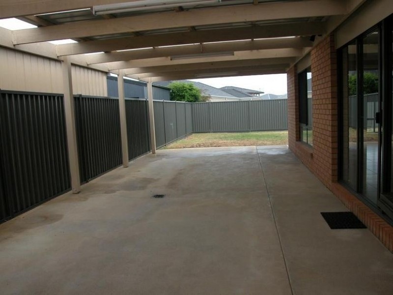 40 Moorhen Drive, Lara VIC 3212