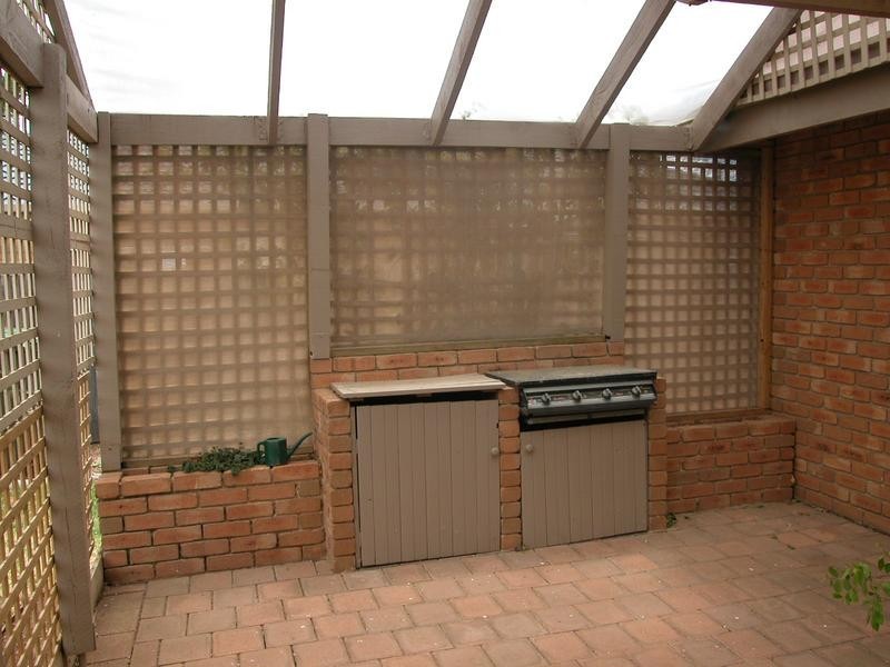 54 Cameron Crescent, Lara VIC 3212