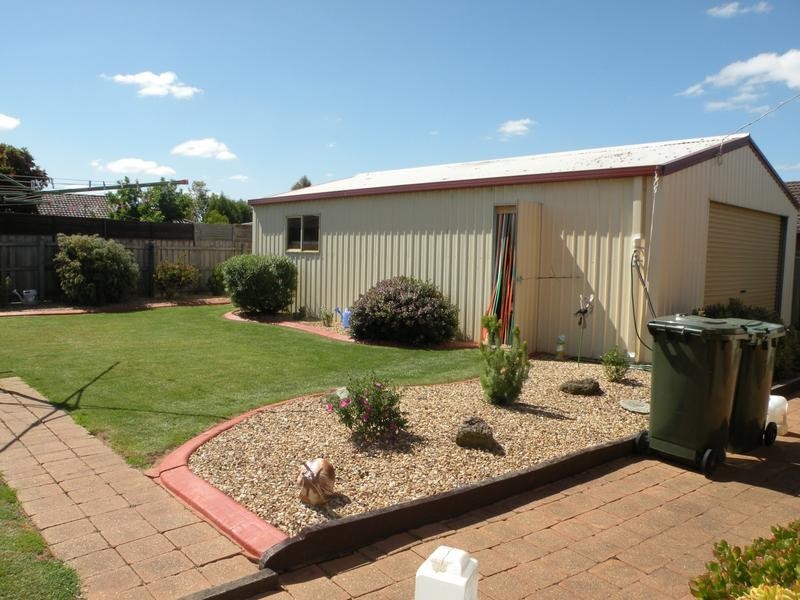 9 Henderson Drive, Lara VIC 3212