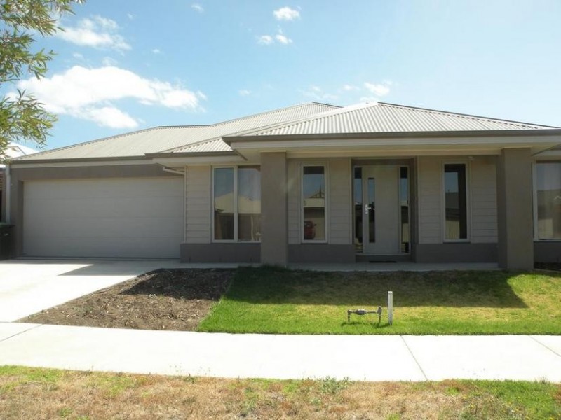 16 Bluebill Crt, Lara VIC 3212