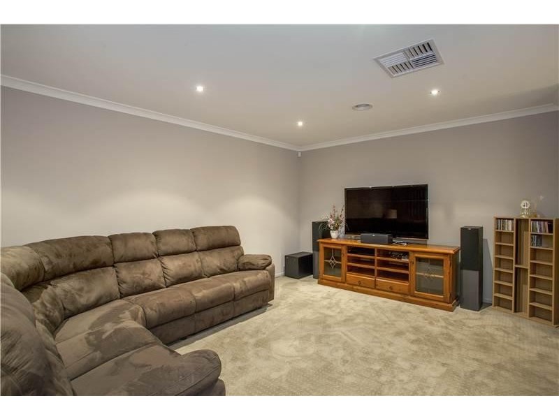 16 Bluebill Crt, Lara VIC 3212