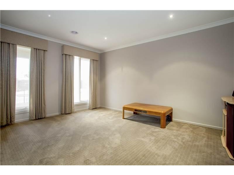 16 Bluebill Crt, Lara VIC 3212