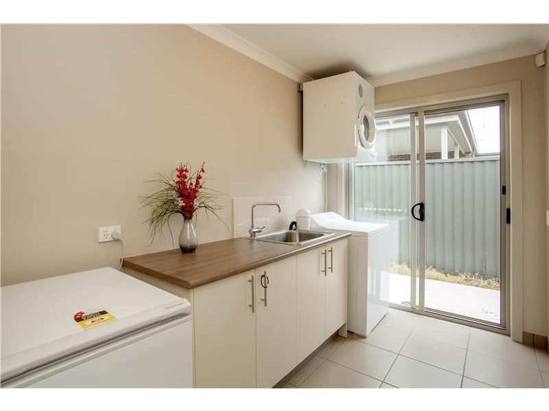 16 Bluebill Crt, Lara VIC 3212