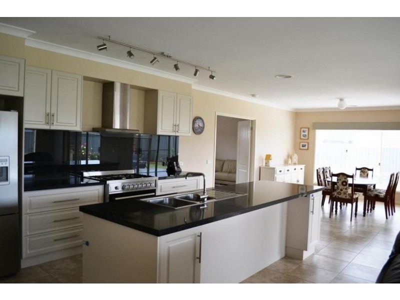 24 Melissa Drive, Lara VIC 3212