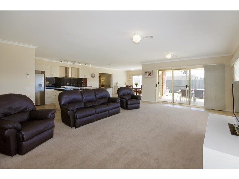 24 Melissa Drive, Lara VIC 3212