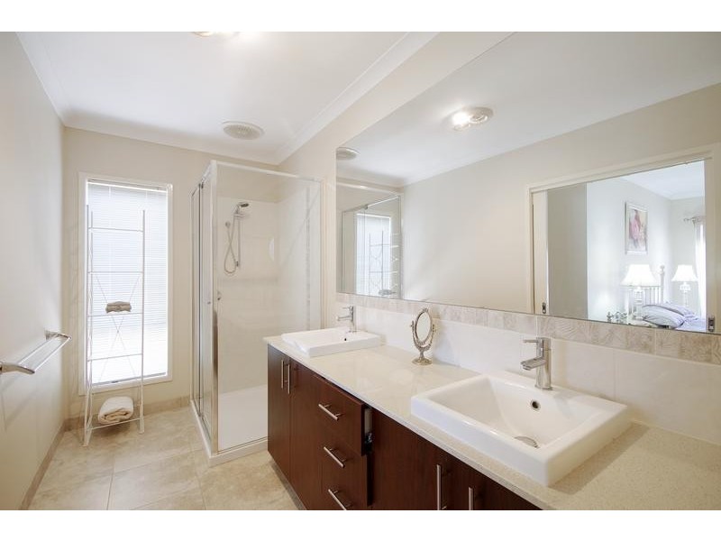 24 Melissa Drive, Lara VIC 3212