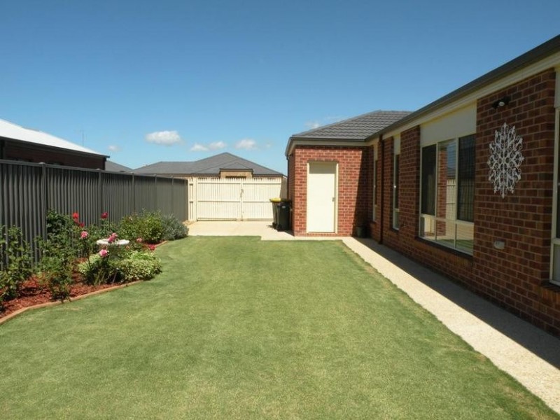 24 Melissa Drive, Lara VIC 3212
