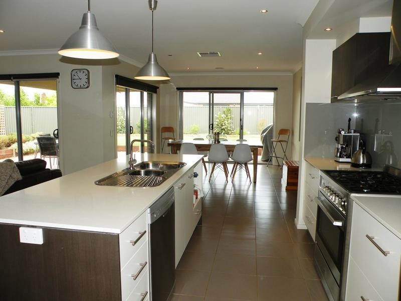 31 Mathieson Place, Lara VIC 3212