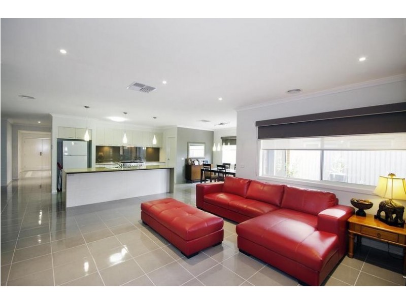 13 Mallard Court, Lara VIC 3212